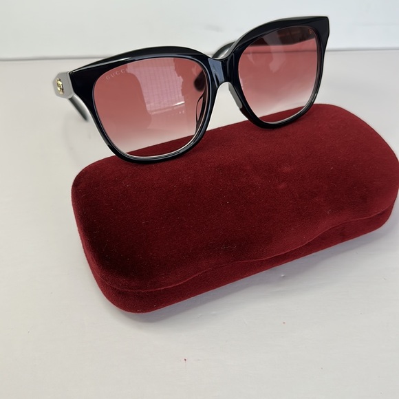 💯 Authentic - GUCCI GG0800SA 002  square Gucci sunglass black with red gradient - Picture 3 of 16